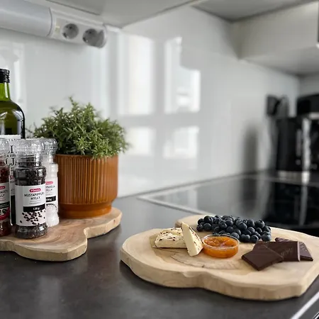 Sauna, Parking, 350mb, 65 Hdtv, Games, Dryer