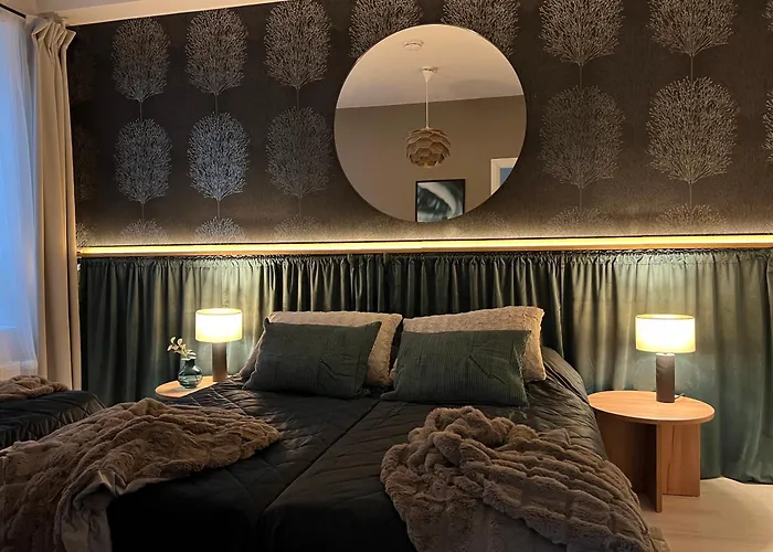 Sauna, Parking, 350mb, 65 Hdtv, Games, Dryer *